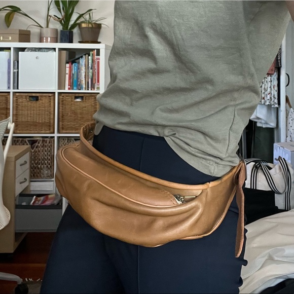 Vintage Leather Small Fanny/Waist Pack - Picture 4 of 8